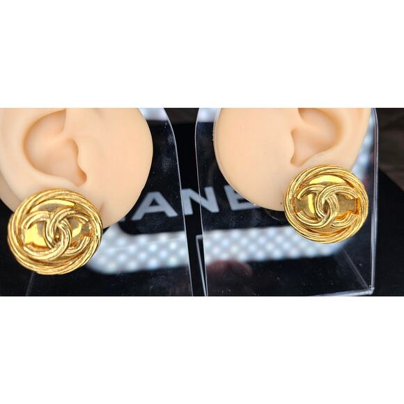 CHANEL CC Spring 1993 Gold Plated CC Rope Bezel Detail Clip On Earrings - Picture 1 of 5